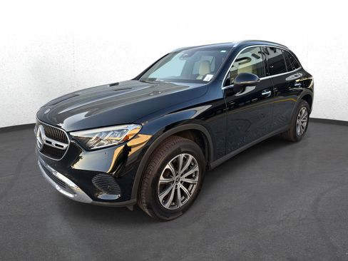 Used 2024 Mercedes-Benz GLC 300 4MATIC image 7