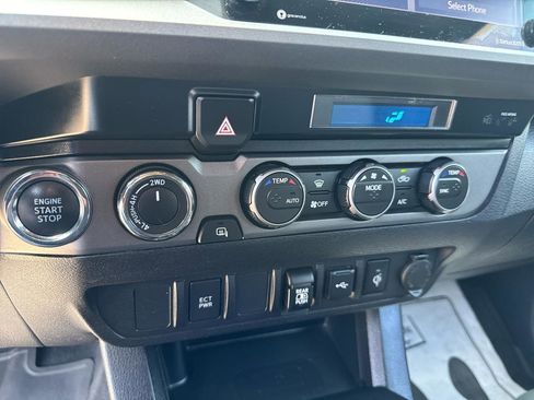 Used 2021 Toyota Tacoma TRD Off-Road AWD/4WD image 19