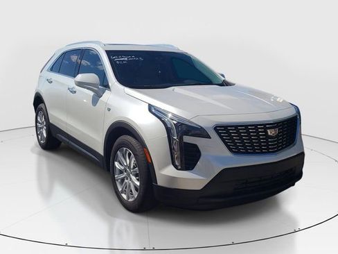 Used 2023 Cadillac XT4 Luxury image 3