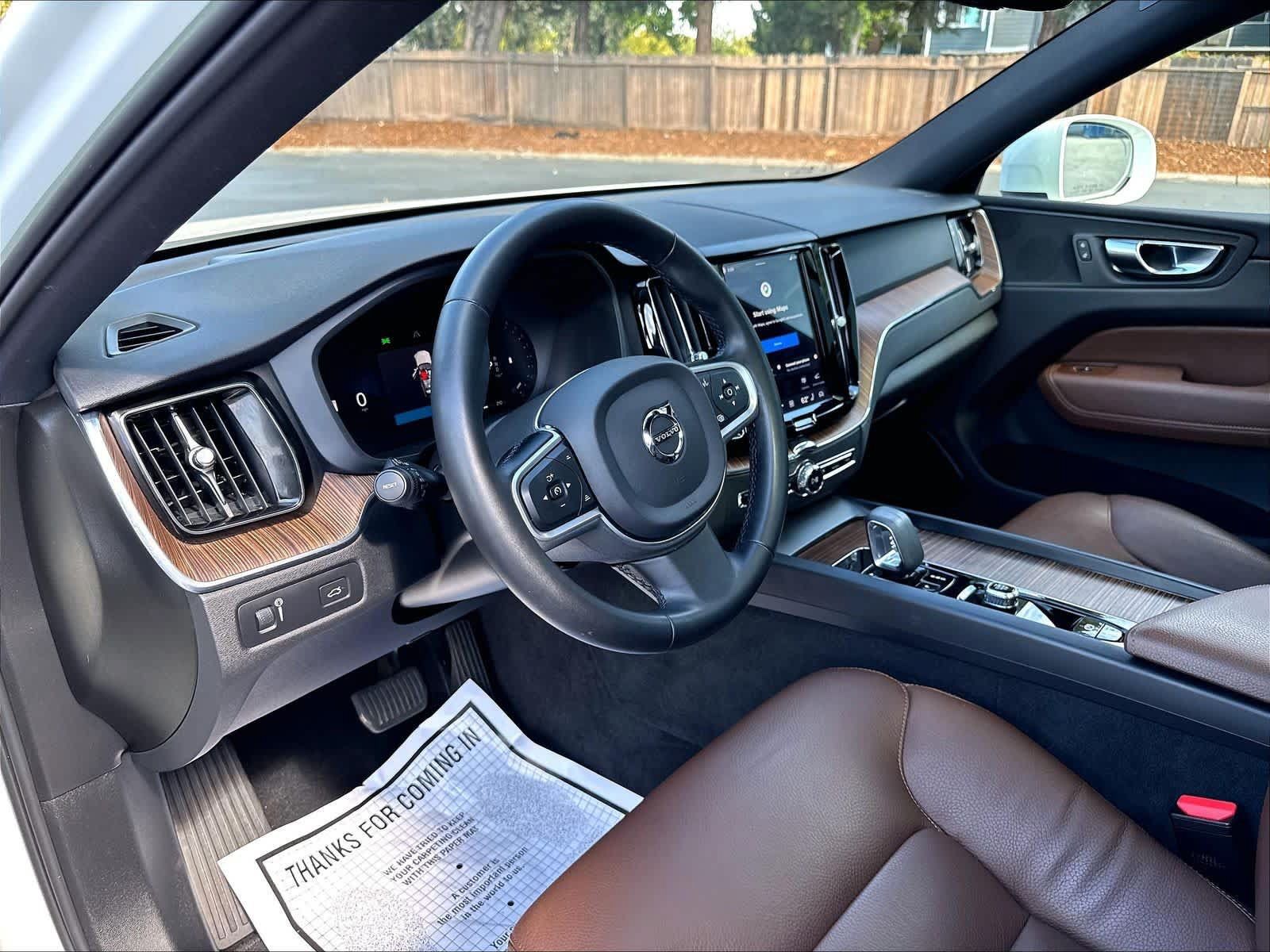 Used 2022 Volvo XC60 B5 Momentum AWD/4WD image 17