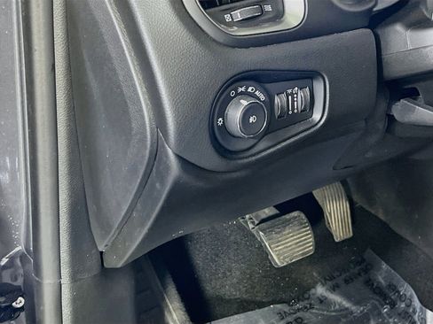 Used 2022 Jeep Renegade Limited AWD/4WD image 10