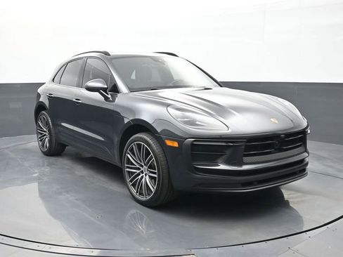 Certified 2025 Porsche Macan AWD/4WD image 25