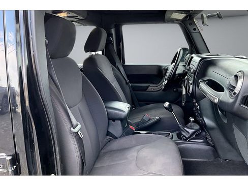 Used 2015 Jeep Wrangler Unlimited Sport w/ Max Tow Package AWD/4WD image 10