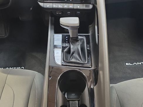 Used 2022 Hyundai Elantra Blue FWD image 20