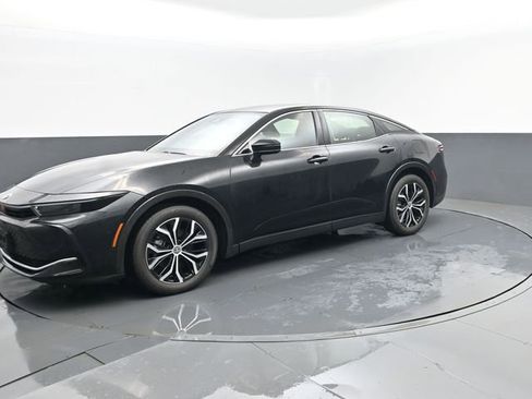 Used 2024 Toyota Crown XLE image 1