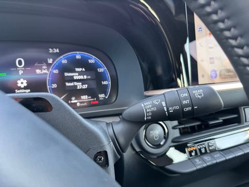 Used 2025 Toyota Crown Signia Limited image 20