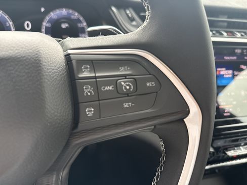 New 2025 Jeep Grand Cherokee Altitude image 19