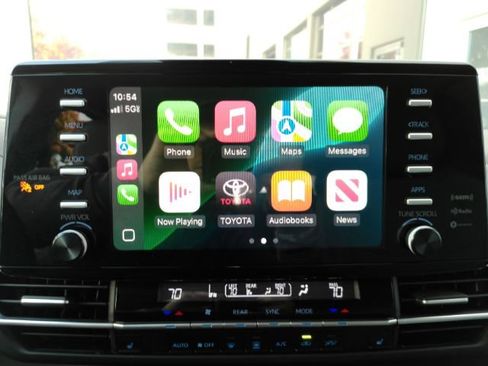 Used 2024 Toyota Sienna XLE image 12