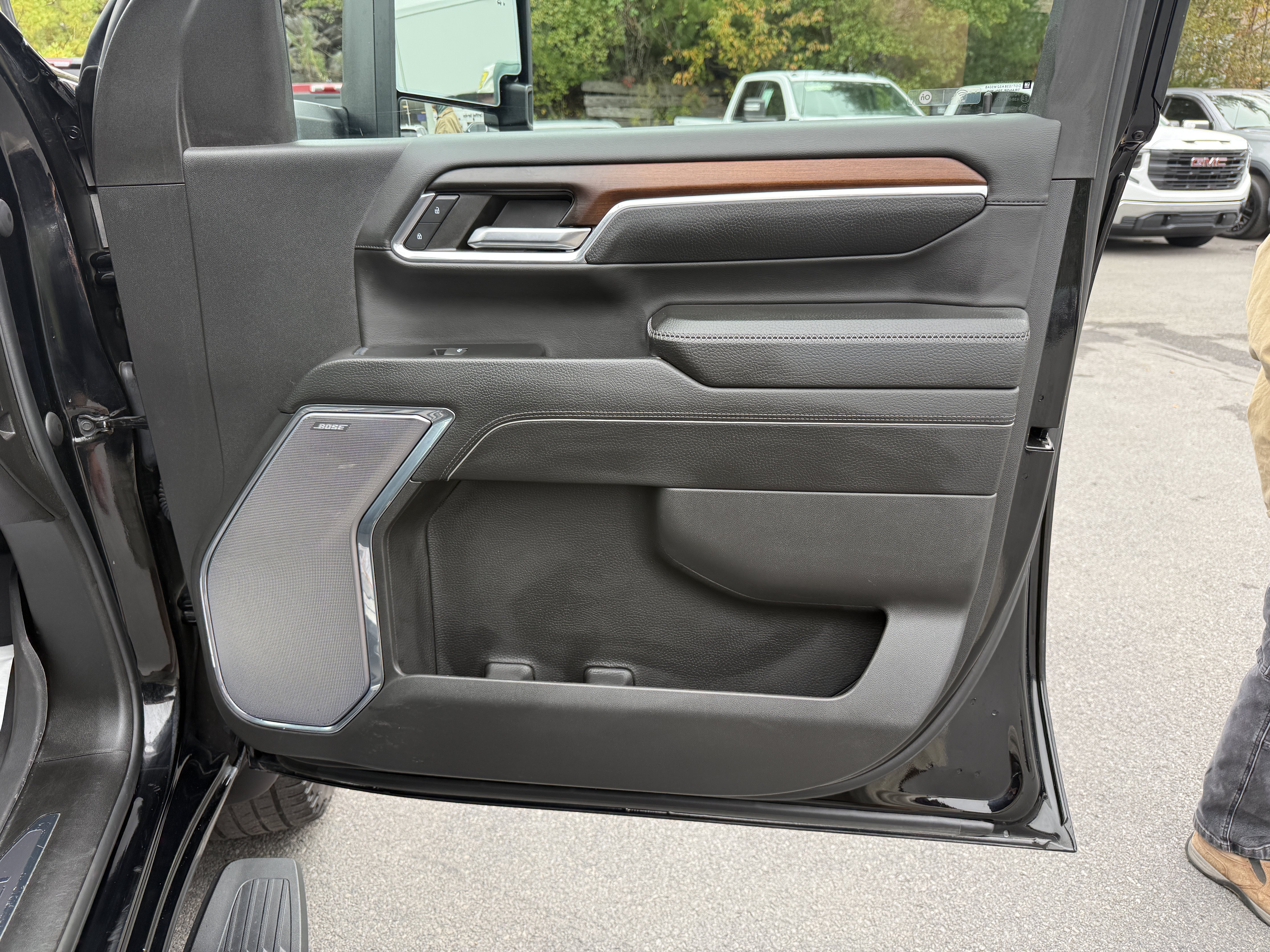 Used 2024 GMC Sierra 2500 Denali w/ Denali Reserve Package AWD/4WD image 25