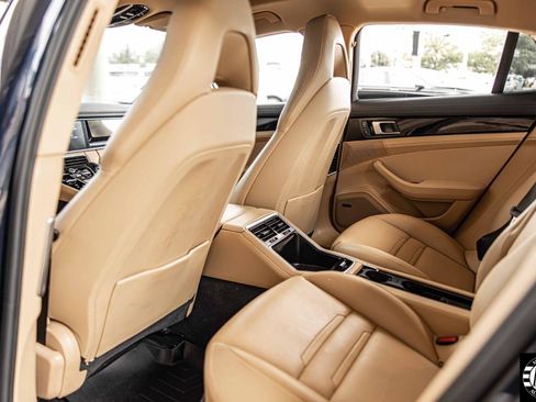 Used 2018 Porsche Panamera 4 AWD/4WD image 31