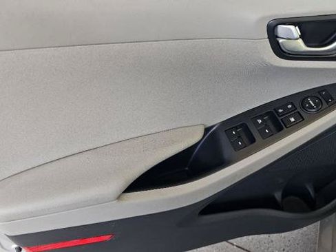 Used 2017 Hyundai Ioniq SEL FWD image 25