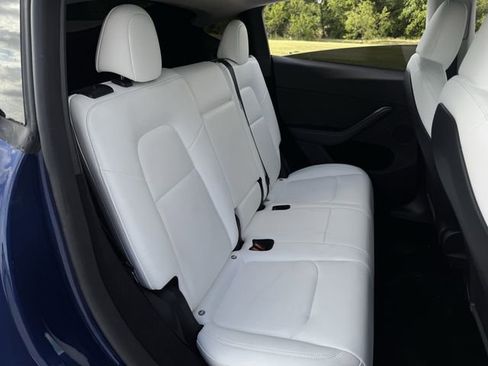 Used 2024 Tesla Model Y Long Range AWD/4WD image 31