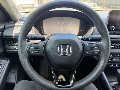 Used 2025 Honda Accord SE image 11