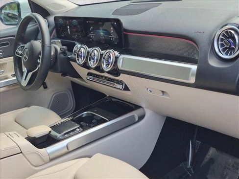 Used 2022 Mercedes-Benz GLB 250 4MATIC image 21