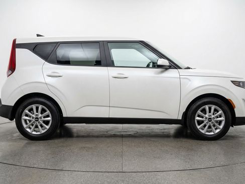 Used 2025 Kia Soul LX w/ LX Technology Package image 11