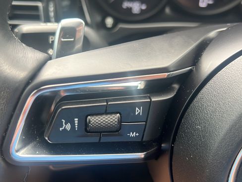 Certified 2023 Porsche Macan AWD/4WD image 32