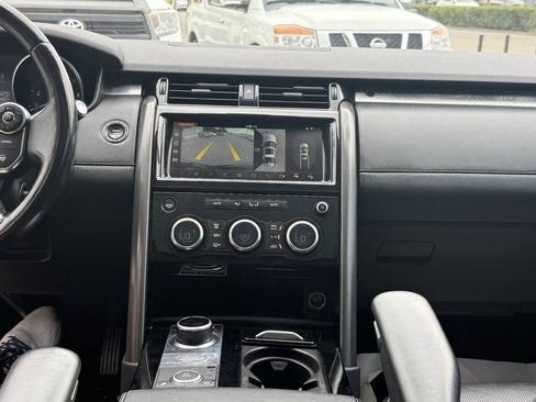 Used 2017 Land Rover Discovery First Edition AWD/4WD image 14