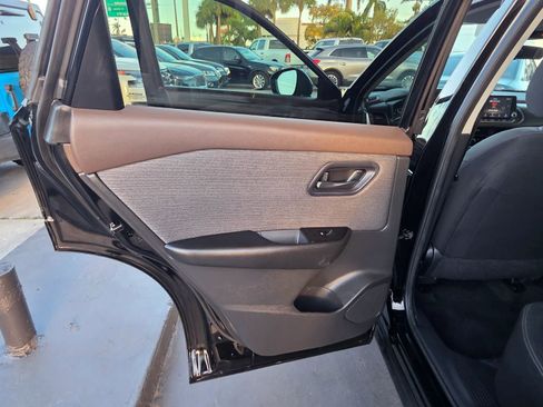 Used 2023 Nissan Rogue S FWD image 18
