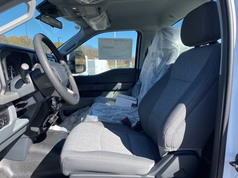 New 2024 Ford F550 4x4 Regular Cab Super Duty image 9