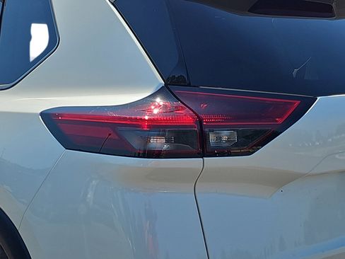 Used 2022 Nissan Rogue SL w/ SL Premium Package FWD image 32