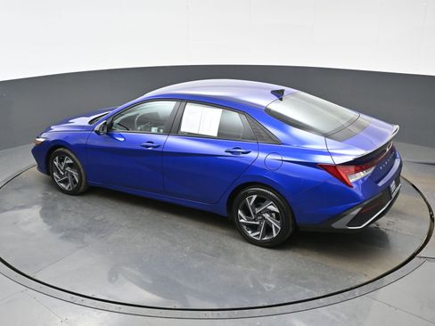 Certified 2025 Hyundai Elantra SEL image 34