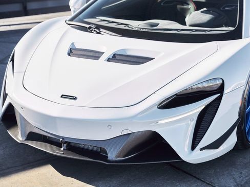 Used 2023 McLaren Artura RWD image 8