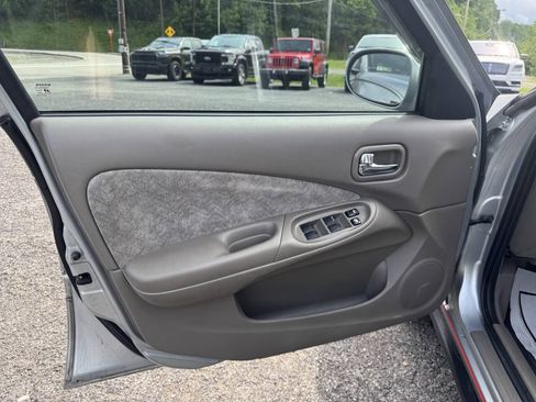 Used 2002 Nissan Sentra GXE FWD image 9