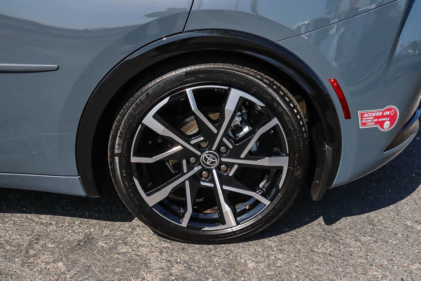 Used 2024 Toyota Prius Prime FWD image 13
