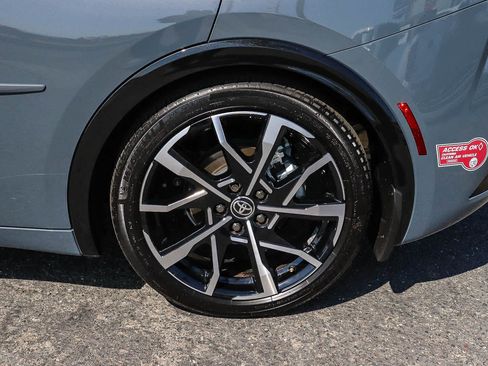 Used 2024 Toyota Prius Prime FWD image 13