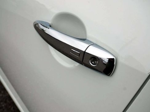 Used 2025 Nissan Altima 2.5 SV FWD image 13