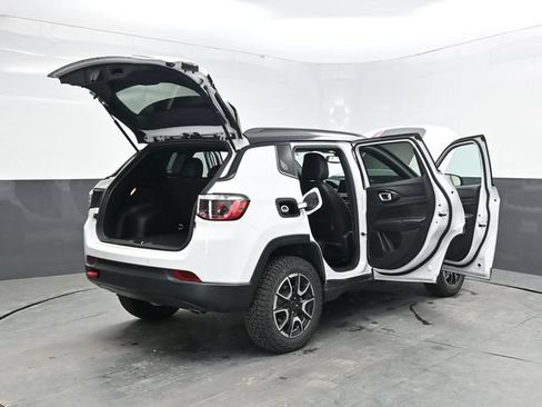 Used 2025 Jeep Compass Trailhawk AWD/4WD image 40