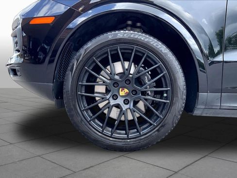 Used 2021 Porsche Cayenne AWD/4WD image 10