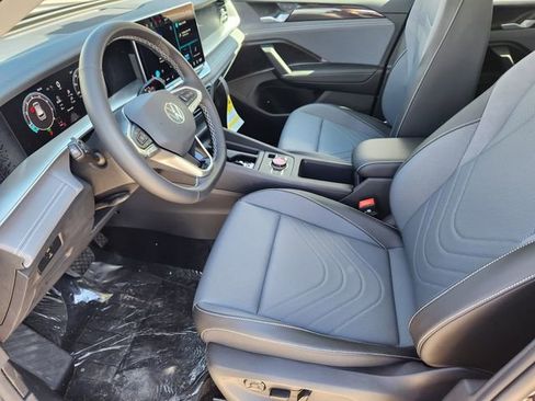 New 2026 Volkswagen Tiguan SE image 9