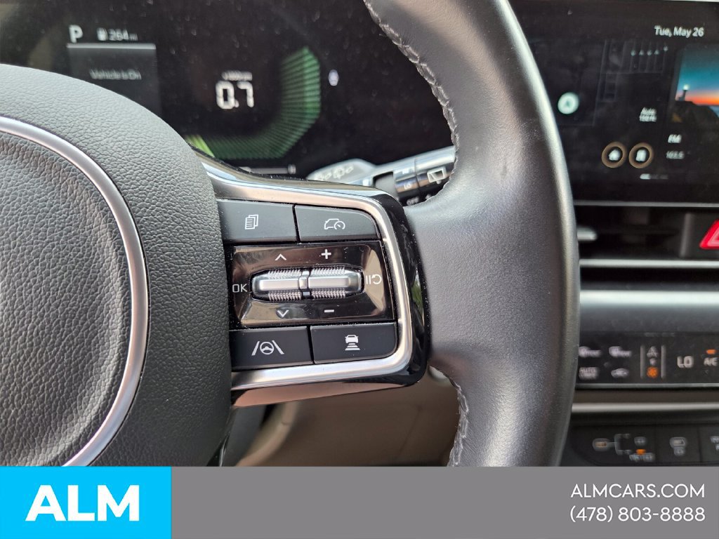 Used 2025 Kia Carnival FWD image 20