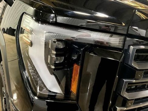 Used 2024 GMC Sierra 2500 AT4 w/ Technology Package image 4