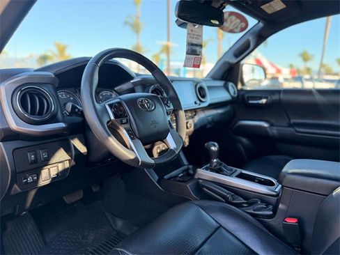 Used 2021 Toyota Tacoma Limited image 10