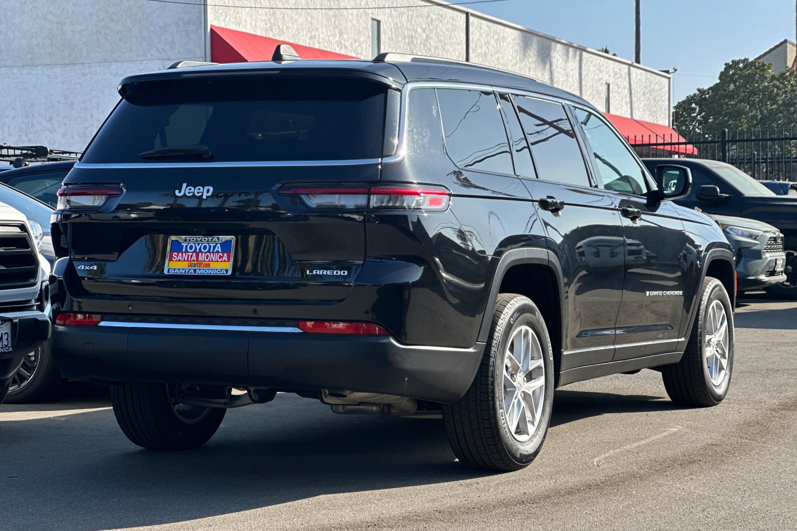 Used 2024 Jeep Grand Cherokee L Laredo w/ Luxury Tech Group I AWD/4WD image 4