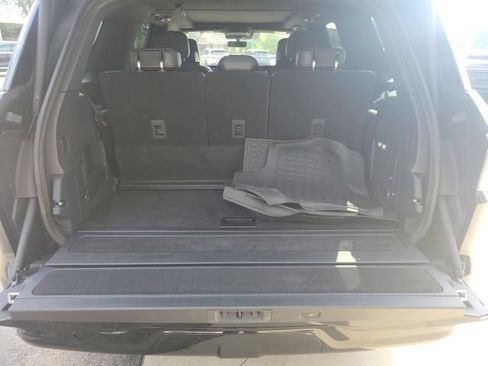 Certified 2025 Lincoln Navigator Black Label AWD/4WD image 23