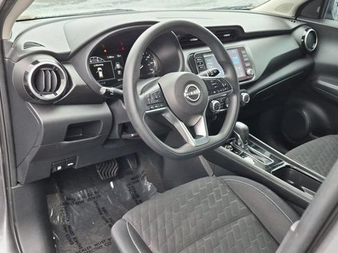 Used 2023 Nissan Kicks SV FWD image 4