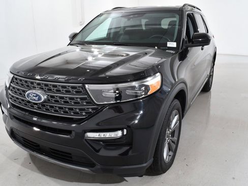 Used 2023 Ford Explorer XLT w/ Equipment Group 202A image 2
