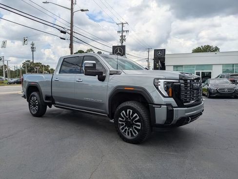 Used 2025 GMC Sierra 3500 Denali Ultimate AWD/4WD image 3