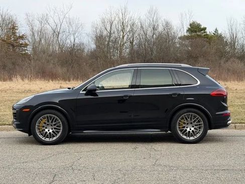 Used 2016 Porsche Cayenne Turbo image 37