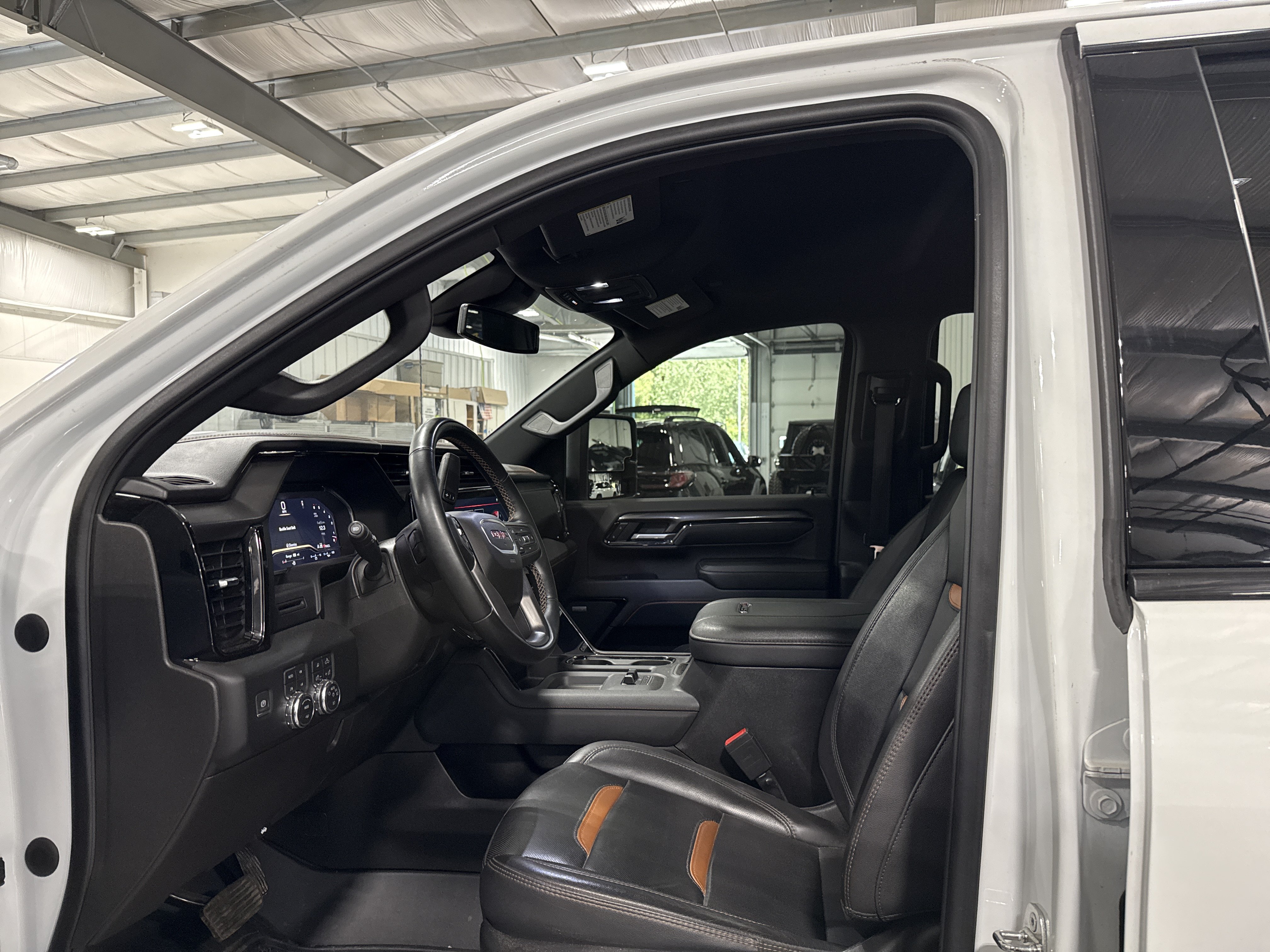 Used 2024 GMC Sierra 2500 AT4 AWD/4WD image 7