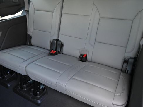 Used 2023 GMC Yukon SLT w/ SLT Premium Package RWD image 14