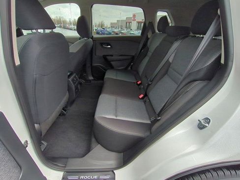 Used 2023 Nissan Rogue SV image 14