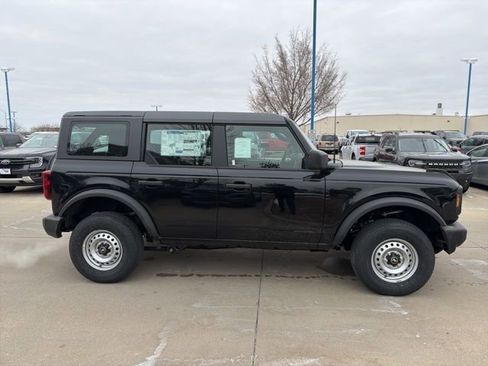 New 2026 Ford Bronco 4-Door image 3