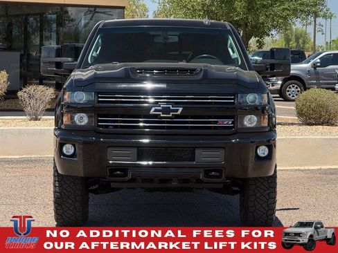 Used 2019 Chevrolet Silverado 2500 LT w/ Midnight Edition AWD/4WD image 2