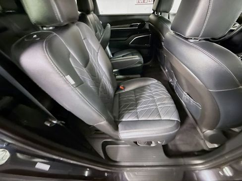 Used 2025 Kia Telluride EX X-Line AWD/4WD image 35