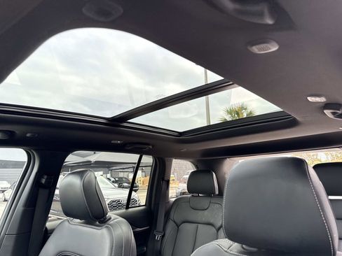 Used 2025 Jeep Grand Cherokee Limited w/ Black Appearance Package image 25