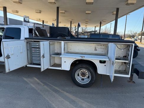 Used 2011 RAM 5500 SLT image 18